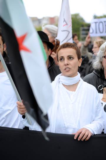 Fadua Suleimán, durante una protesta de la oposición siria en París en 2012.