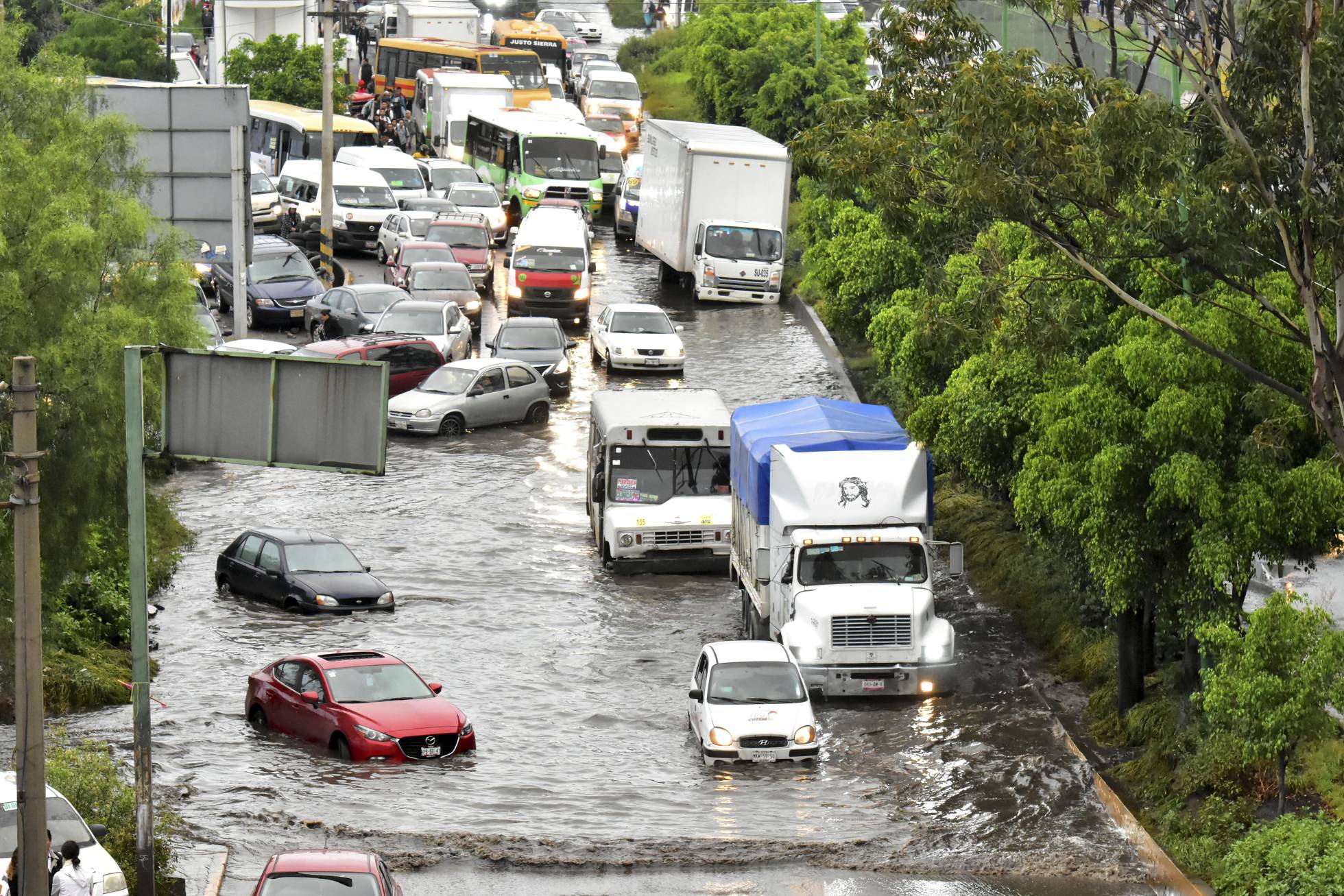 Las fuertes lluvias provocan inundaciones en el sur y el oriente de la
