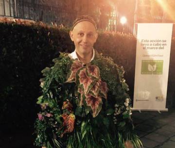 Bergman disfrazado de planta.