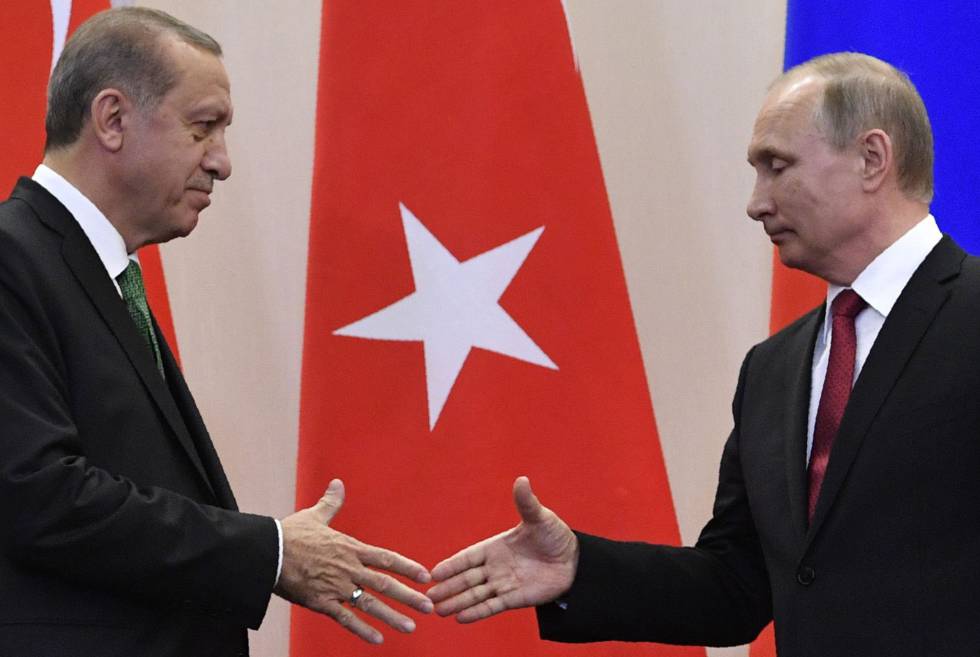 Erdogan y Putin en una conferencia de prensa el pasado 3 de septiembre tras acordar la compra de armamento.