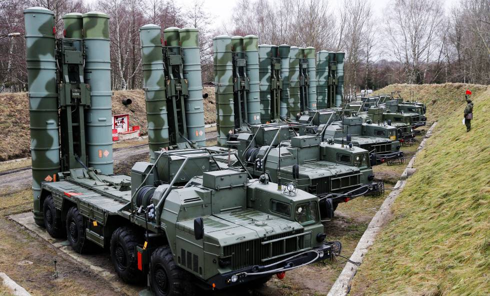 Un sistema de defensa antiaérea S-400 desplegado en el enclave ruso de Kaliningrado.
