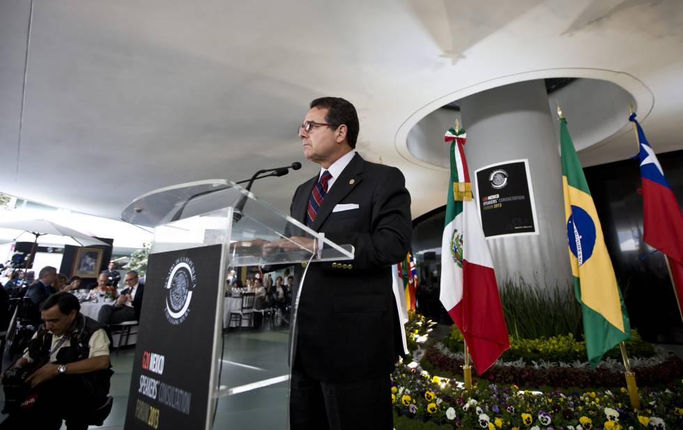 Francisco Arroyo Vieyra, en el IV Foro de Jefes del Parlamento de los países del G20, en abril de 2013, en la Ciudad de México. 