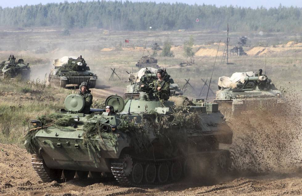 Tanques bielorrusos se preparaban, este lunes, para los ejercicios militares "Zapad-2017".