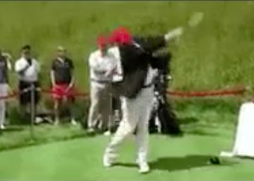 Trump derriba en Twitter con una pelota de golf a Hillary Clinton