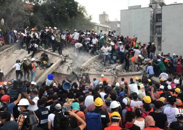 Más de un centenar de muertos por un fuerte terremoto en México