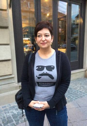 Ilkay Yücel, hermana de Deniz, periodista turcoalemán encarcelado desde febrero, en Fráncfort el pasado domingo.