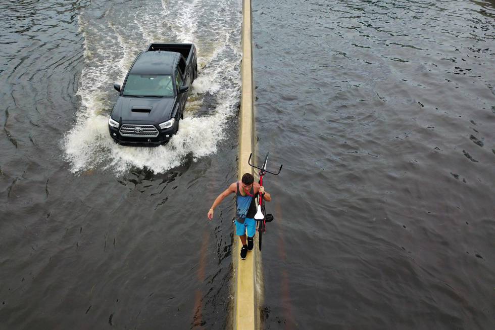 Una carretera inundada en San Juan, Puerto Rico.