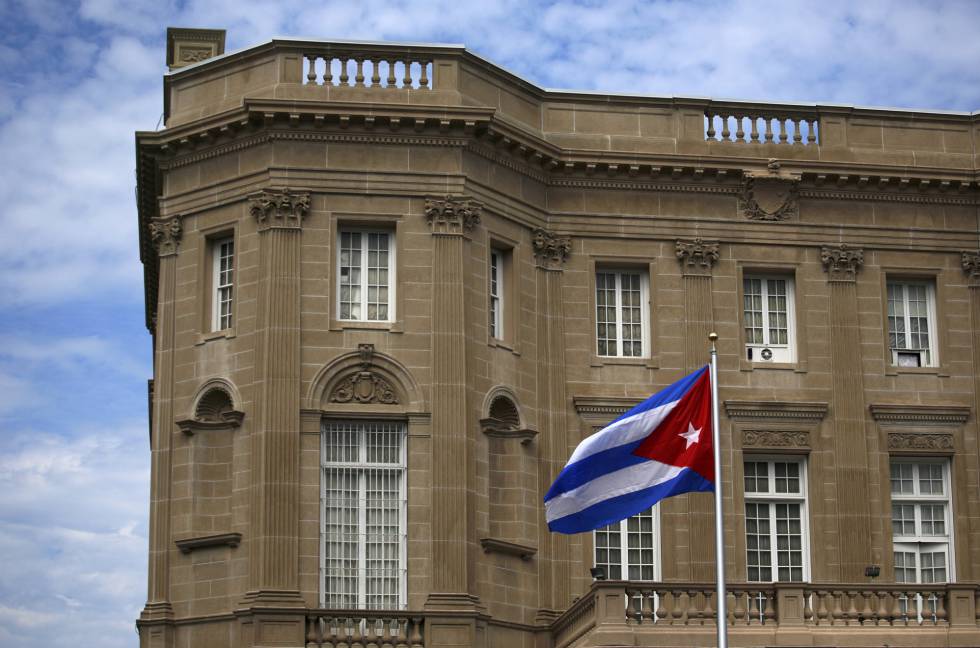 Fachada de la nueva embajada de Cuba en Washington.