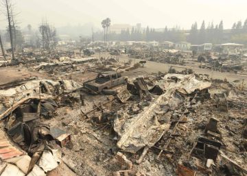 Un parking de autocaravanas en Santa Rosa ha quedado calcinado por el fuego, el 10 de octubre en California.rn 