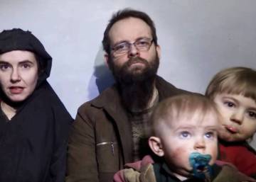 La familia secuestrada durante cinco años por los talibanes fue liberada tras una persecución en coche