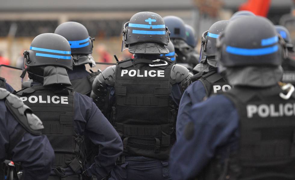Policías franceses durante una manifestación el pasado viernes.
