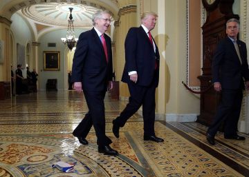 Lluvia de banderas rusas contra Trump en el Congreso