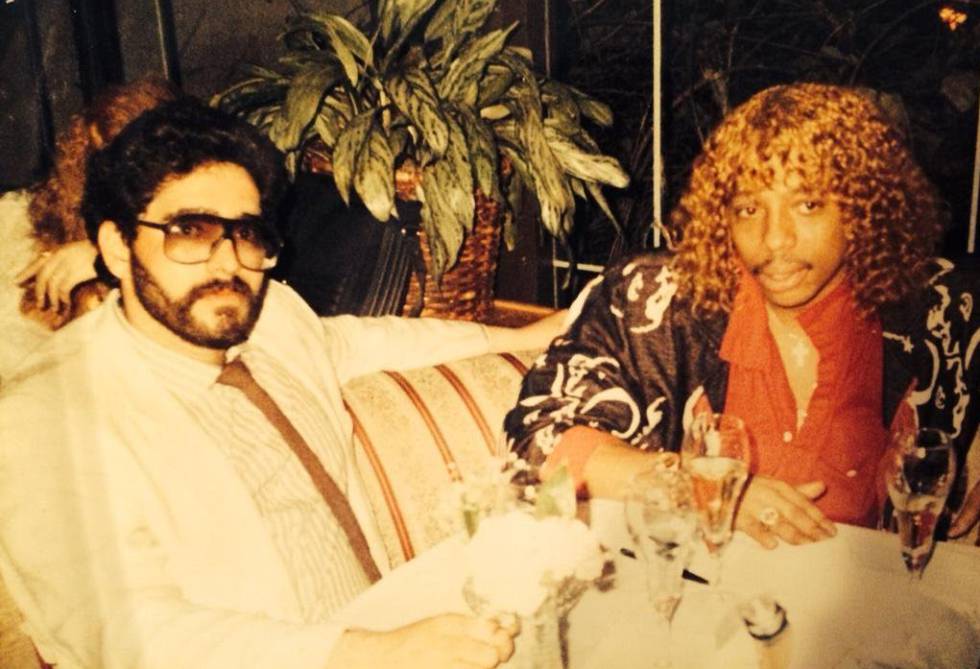 El traficante Nelson Aguilar con el músico Rick James en el Mutiny.