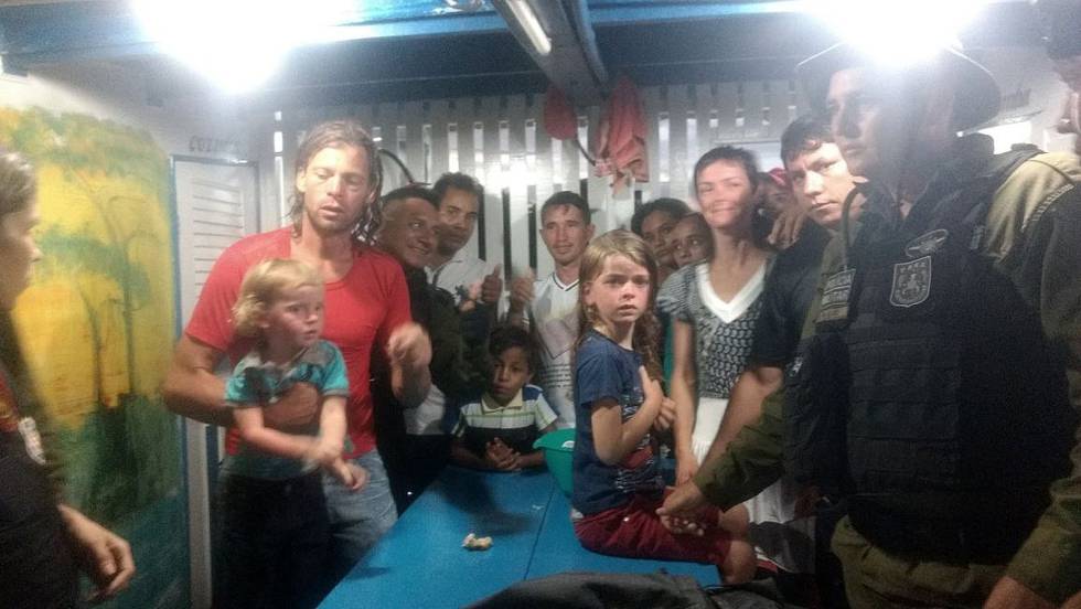 La familia estadounidense encontrada este miércoles 1 de noviembre de 2017, en una localidad del municipio de Breves en el estado de Pará (Brasil), navegaba en una embarcación en un río de la Amazonía y desapareció tras sufrir un asalto de piratas. 