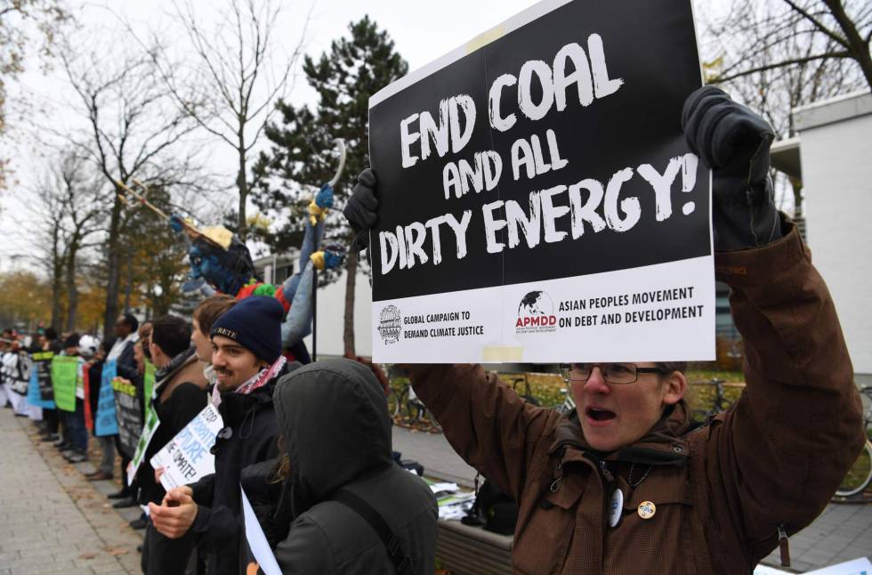 Protesta contra el carbón durante la Cumbre del Clima de Bonn.