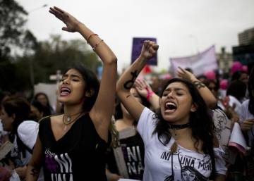 Una multitud exige en Perú respeto a las mujeres