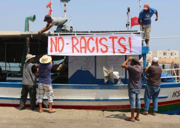 Los pescadores tunecinos bloquean el paso al barco ultra del Mediterráneo