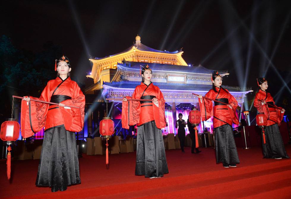 Cuatro mujeres durante un banquete del Fortune Global Forum, el pasado miércoles en Guangzu.