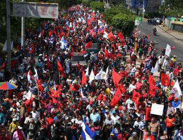 Miles de personas protestaron este domingo en Honduras