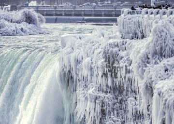 El sorprendente espectáculo de las cataratas del Niágara heladas