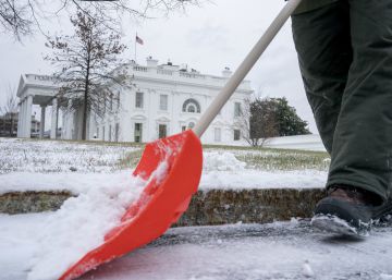 La Casa Blanca prohíbe por seguridad el uso de teléfonos móviles personales en su interior