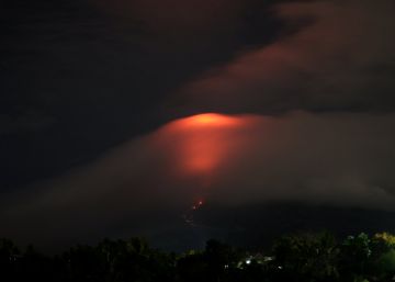 Desalojadas 12.000 personas en Filipinas por la erupción del volcán Mayón