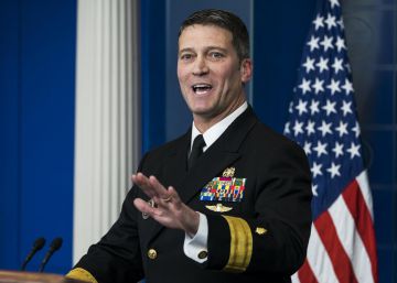 Trump, según su médico: excelente salud, mente estable, buenos genes y crecepelos