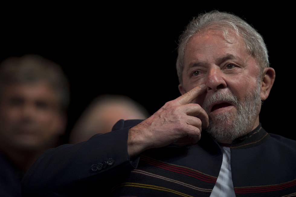 Ex-presidente Lula durante reunião