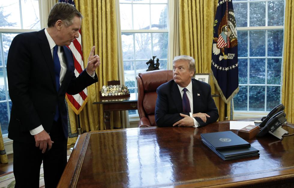 El representante comercial de EE UU, Robert Lighthizer, con Trump en la Casa Blanca.