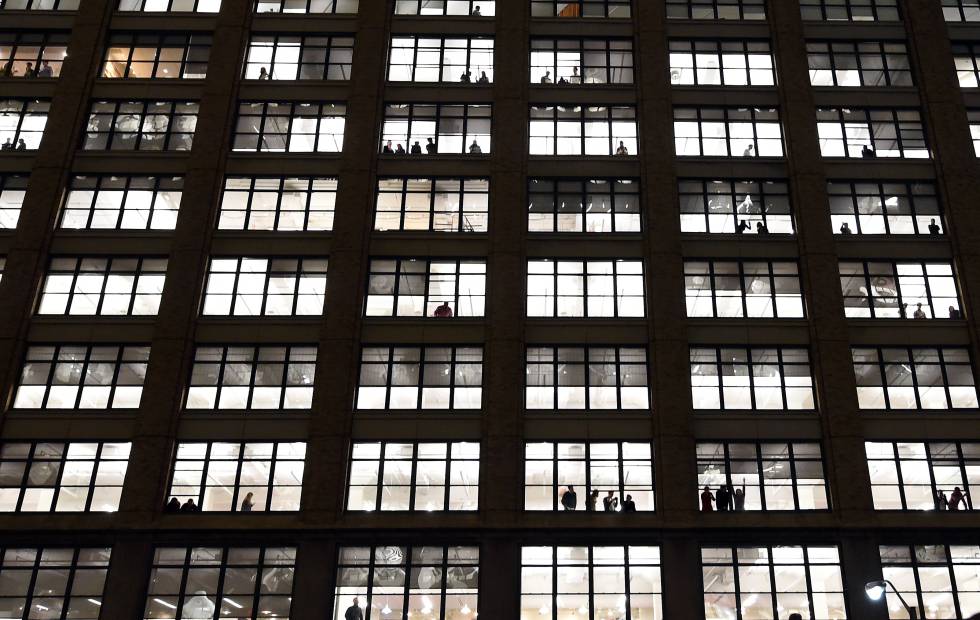 Vista de una fachada de viviendas en un edificio ubicado en Nueva York (Estados Unidos).