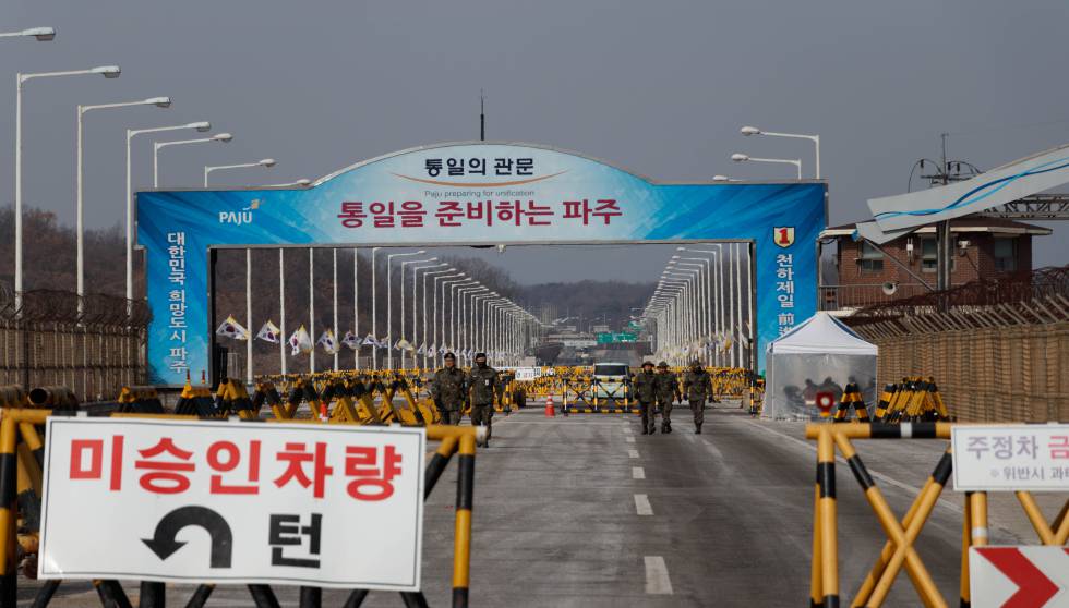 Entrada a la Zona Desmilitarizada que separa a las dos Coreas por el puente de Tongil ("Reunificación").