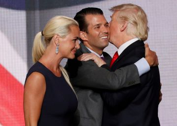 Vanessa Trump con su marido y su suegro