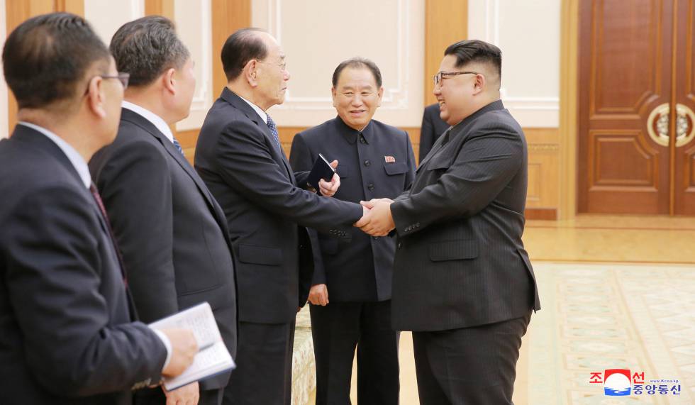 El líder norcoreano, Kim Jong-un, recibe este martes a la delegación del país que acudió a los Juegos Olimpicos de Invierno en Corea del Sur.rn