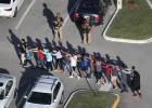 Un exalumno mata a 17 personas en un tiroteo en un instituto de Florida