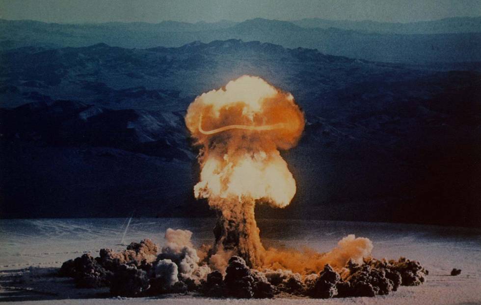 Prueba nuclear de PRISCILLA el 24 de junio de 1957 en el lugar de pruebas de Nevada. 