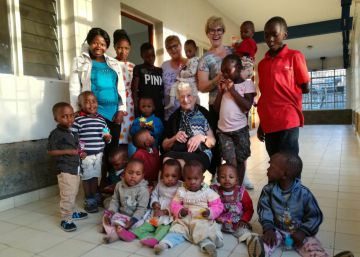 Así trabaja la abuela italiana de 93 años en Kenia