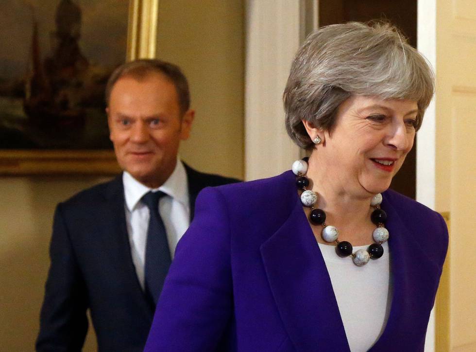 Tusk y May, durante su encuentro en Downing Street.