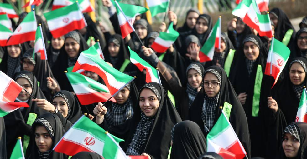 Mujeres iraníes celebran el pasado febrero el aniversario de la Revolución Islámica en Teherán.