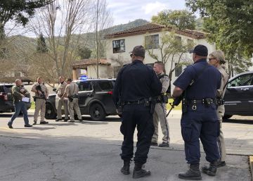 Encontrados muertos el atacante y sus tres rehenes de una casa de veteranos de guerra en EE UU