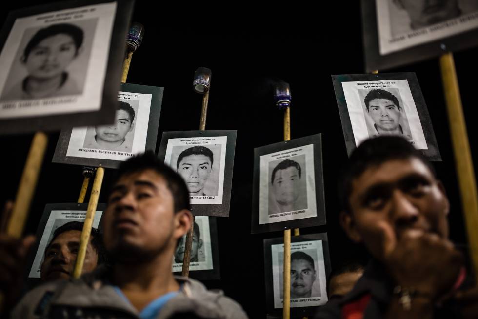 Una manifestación en memoria de los 43 jóvenes de Ayotzinapa.