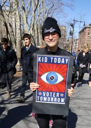 Tai, con 14 años, en la marcha de Nueva York avisa que es un futuro votante
