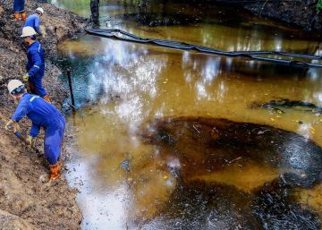 Emergencia medioambiental en Colombia por una fuga equivalente a 500 barriles de petróleo