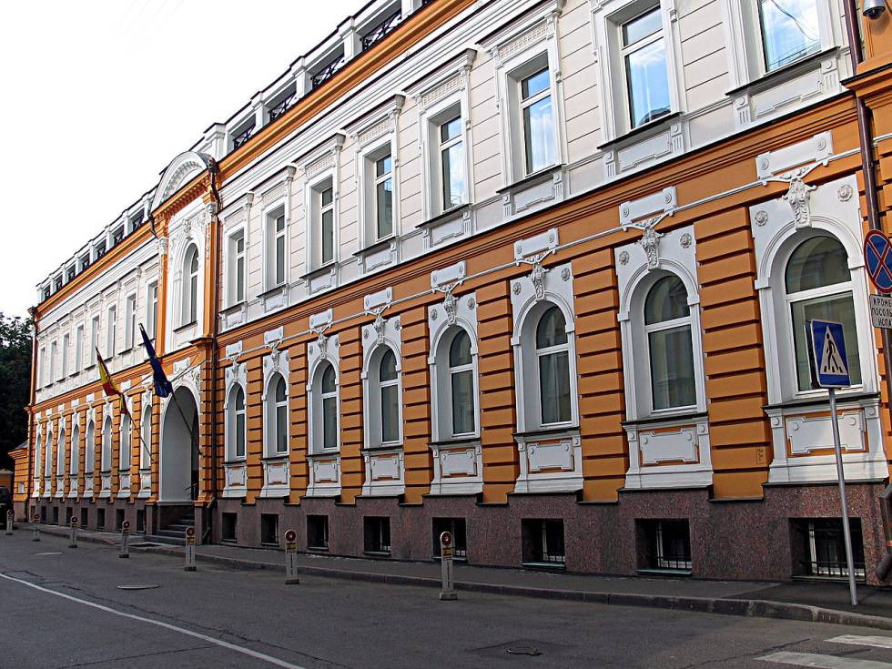 La Embajada de EspaÃ±a en MoscÃº.