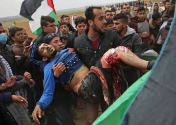El sangriento viernes de protestas en la frontera de Gaza, en imágenes