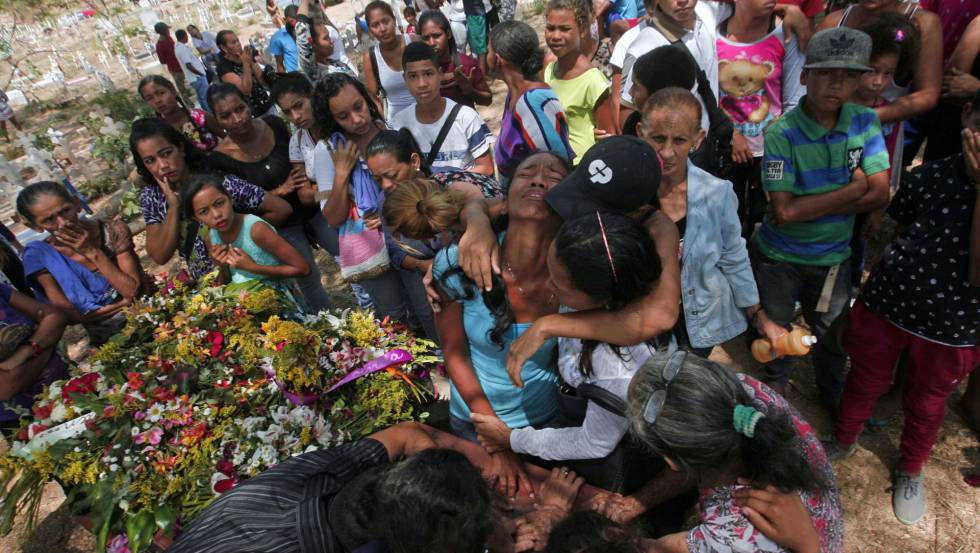 Funeral de una de las vÃctimas mortales del motÃn de Carabobo