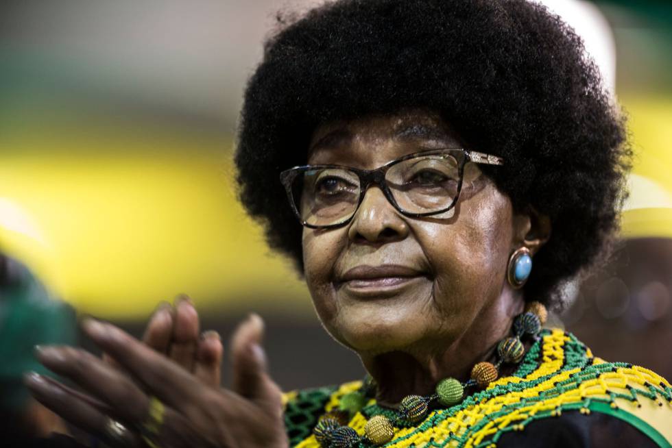 Winnie Mandela em Johannesburgo, em 20 de dezembro.