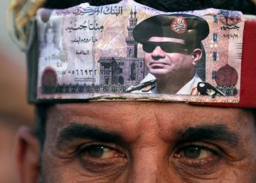A supporter of Egyptian President Abdel Fattah al-Sisi is pictured in Tahrir square after presidential election results in Cairo, Egypt  April 2, 2018. REUTERSMohamed Abd El Ghany NO RESALES. NO ARCHIVES.