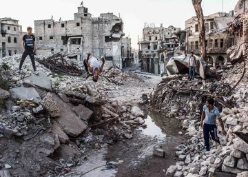 Acróbatas sobre las ruinas de la guerra