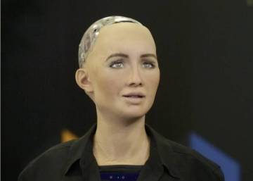 La robot Sophia: “Los humanos son las criaturas más creativas del planeta pero también las más destructivas”