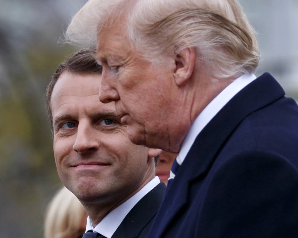 El presidente de Francia, Emmanuel Macron, mira a Trump.
